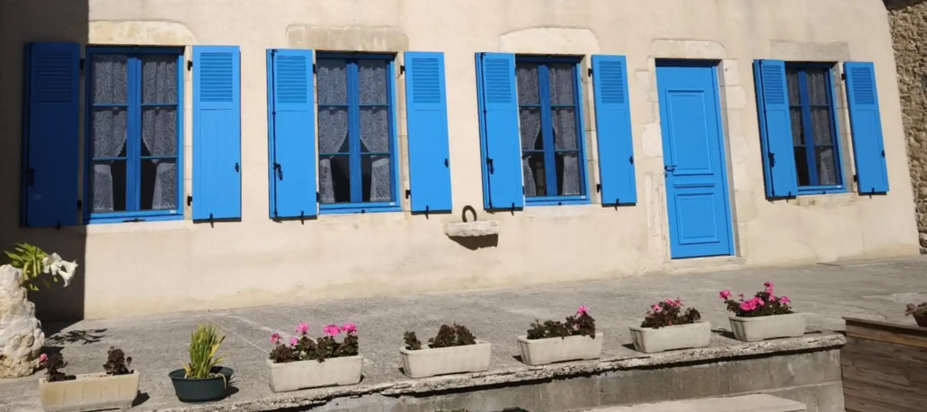 Banner for FENETRES AU CARRE